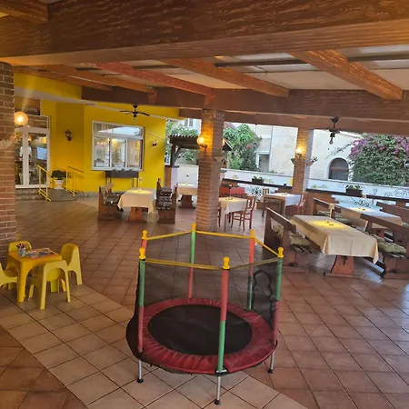 Biergarten 4* 梅杜林