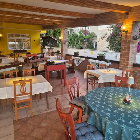 Biergarten 4*